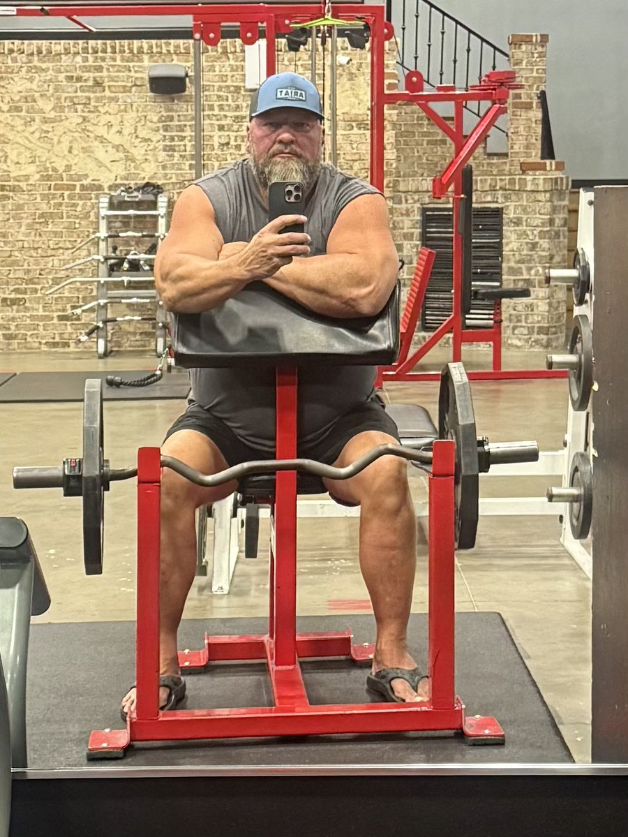 teleman777's tweet photo. Biceps today after work. Felt really tired but them biceps ain’t gonna build themselves. 😂 #Fitness #Bodybuilding #LeftHeavy #Gym #GodIsGood. https://t.co/yWZ1QzovsO