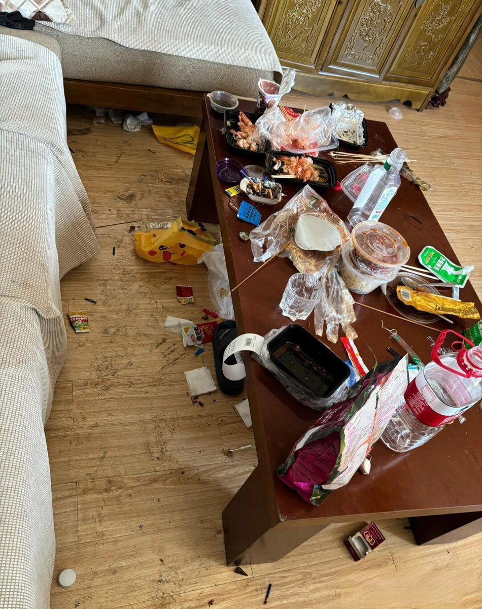 wilbe_ishm__767's tweet photo. The stack was messy, debts piled up, pickled vegetables on the table, and the moth-eaten leftovers made this room feel so worn and sad. https://t.co/Z8Ajp2tef6