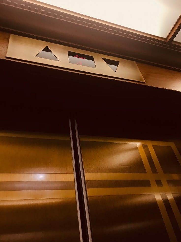almostnovembr's tweet photo. (some day between monday and wednesday).

It was hot outside, and the fridge at emil’s apartment was as hollow as his growling stomach. He wasn’t a lazy man, but didn’t feel like going for groceries on a sunday.

it was tuesday, however. 
so he went out to get them. https://t.co/GMX7wkHL3U