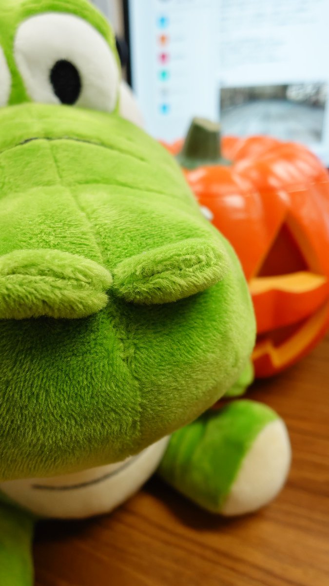 sanwabyora's tweet photo. おはわに🐊
#東大阪 ☁
今日で9月も終わりーー！

明日から10月✨
ということは……
🎃👻🍬ハロウィンがやってくるーーー🧙‍♀️✨

今年は会社のカウンターも
ハロウィン仕様にしようとひそかに計画中🤭

どんな感じにしようかな～～🎃💭
＃企業公式が毎朝地元の天気を言い合う
＃ハロウィン https://t.co/ynS7Lspddo