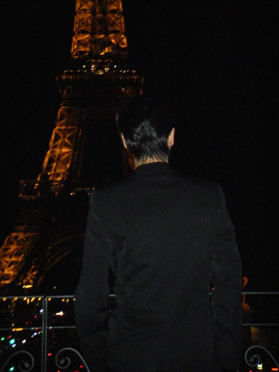 PPTT_1001's tweet photo. น้องเตนล์บอกว่าผมมีค่ำคืนที่ดีมากจริงๆในปารีส ได้เข้าร่วมงานแฟชั่นโชว์คอลเลกชัน YSL woman’s summer 2027 และอยากจะขอบคุณทุกคนที่มาให้กำลังใจผมในคืนนี้นะครับ ขอให้ทุกคนฝันดีครับ ⭐✨🌕

TEN AT SAINT LAURENT SUMMER27  
#TENforYSLPFW27 #Saintlaurentxten https://t.co/DyXVBp7lj7