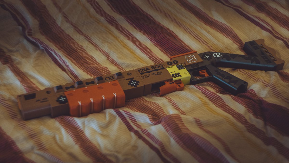PawStudioPrints's tweet photo. One of our most recent #marathon skins yokai claws. this was a fun one!. you can get these props at our store https://t.co/Fa2552YUVf delivery time is a while but you cant rush perfection https://t.co/YSov3S2Eu7