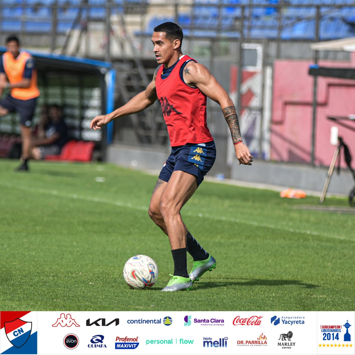 clubnacionalpy's tweet photo. 📸 Última movilización del Tricolor de cara al juego ante Independiente. 

Vamos Nacional 🔴⚪️🔵 https://t.co/CYJx9vV5Kg