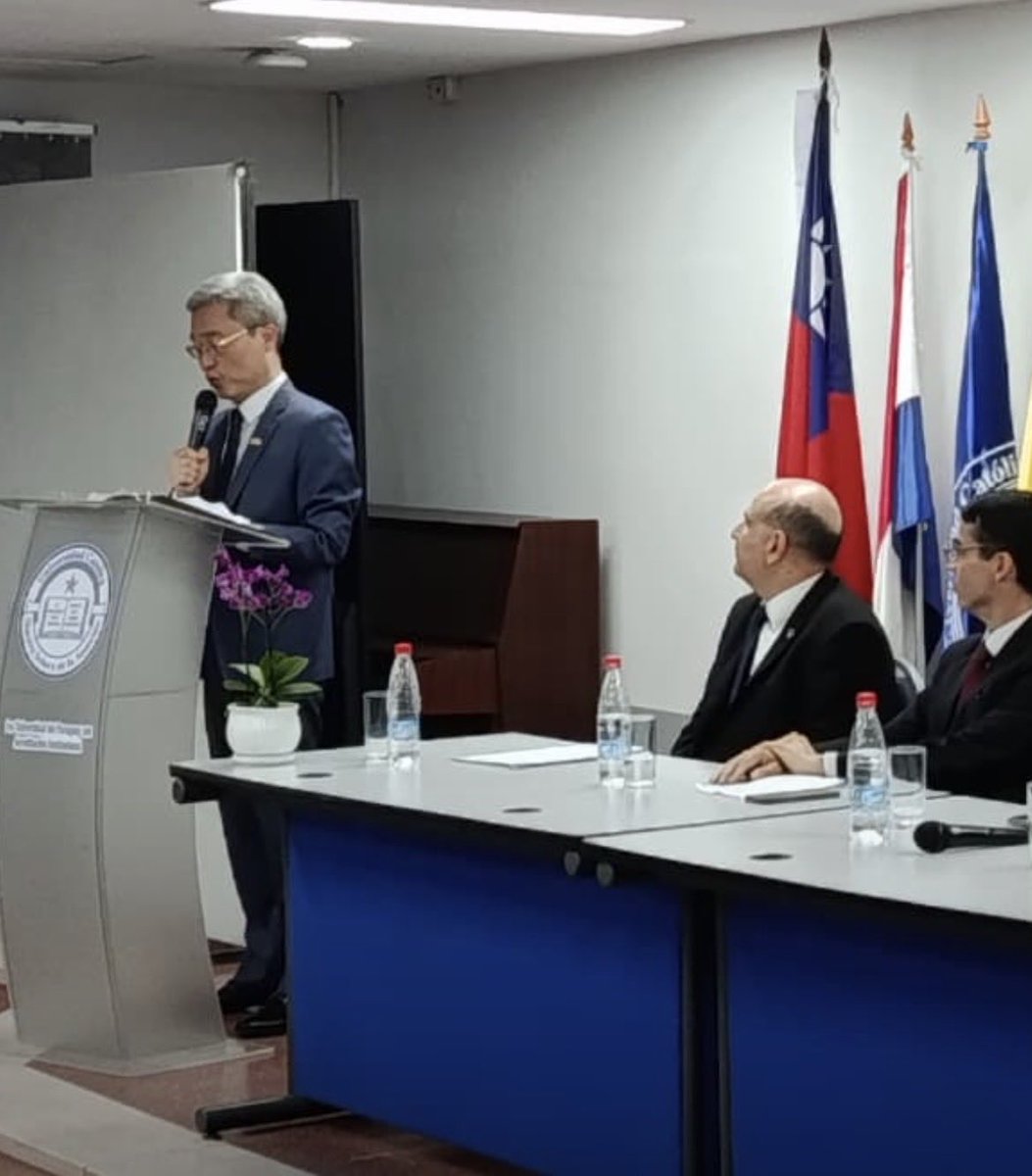RuffinelliCesar's tweet photo. Agradecemos a S.E. el Señor Embajador de Taiwán Iván Yueh Jung Lee por la excelente ponencia y participación en el Primer Foro Paraguay-Taiwán de Geopolítica, desarrollando el pensamiento y el sentido crítico, fortalecer las relaciones de autonomía, paz y libertad. @TW_Paraguay https://t.co/tXLKKuhiZE
