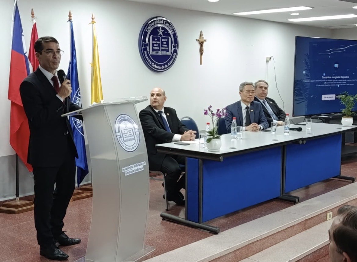RuffinelliCesar's tweet photo. Agradecemos a S.E. el Señor Embajador de Taiwán Iván Yueh Jung Lee por la excelente ponencia y participación en el Primer Foro Paraguay-Taiwán de Geopolítica, desarrollando el pensamiento y el sentido crítico, fortalecer las relaciones de autonomía, paz y libertad. @TW_Paraguay https://t.co/tXLKKuhiZE