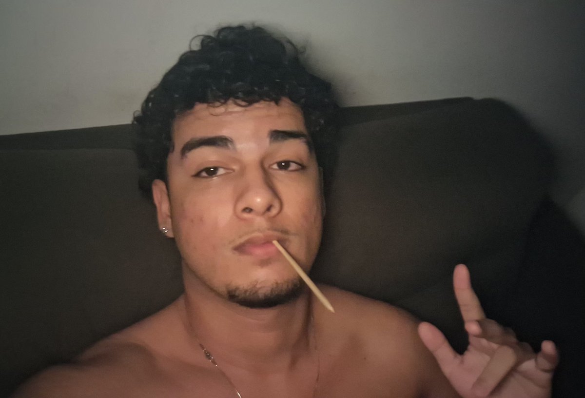 joseiltonx_'s tweet photo. i don't smoke
except for when i miss u https://t.co/2oqH3eZ0H8