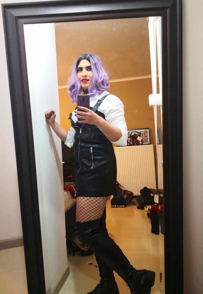 Javiera_cross's tweet photo. Que rico el calorcito , team ver ano 🥵🫦
.
#Chilena #chilenashot #latina #crossdresing #crossdresser #TravestiFemenina #travestidecloset #sissy #Santiago #Femboy #overalls #leather https://t.co/6IPMZtIf9f