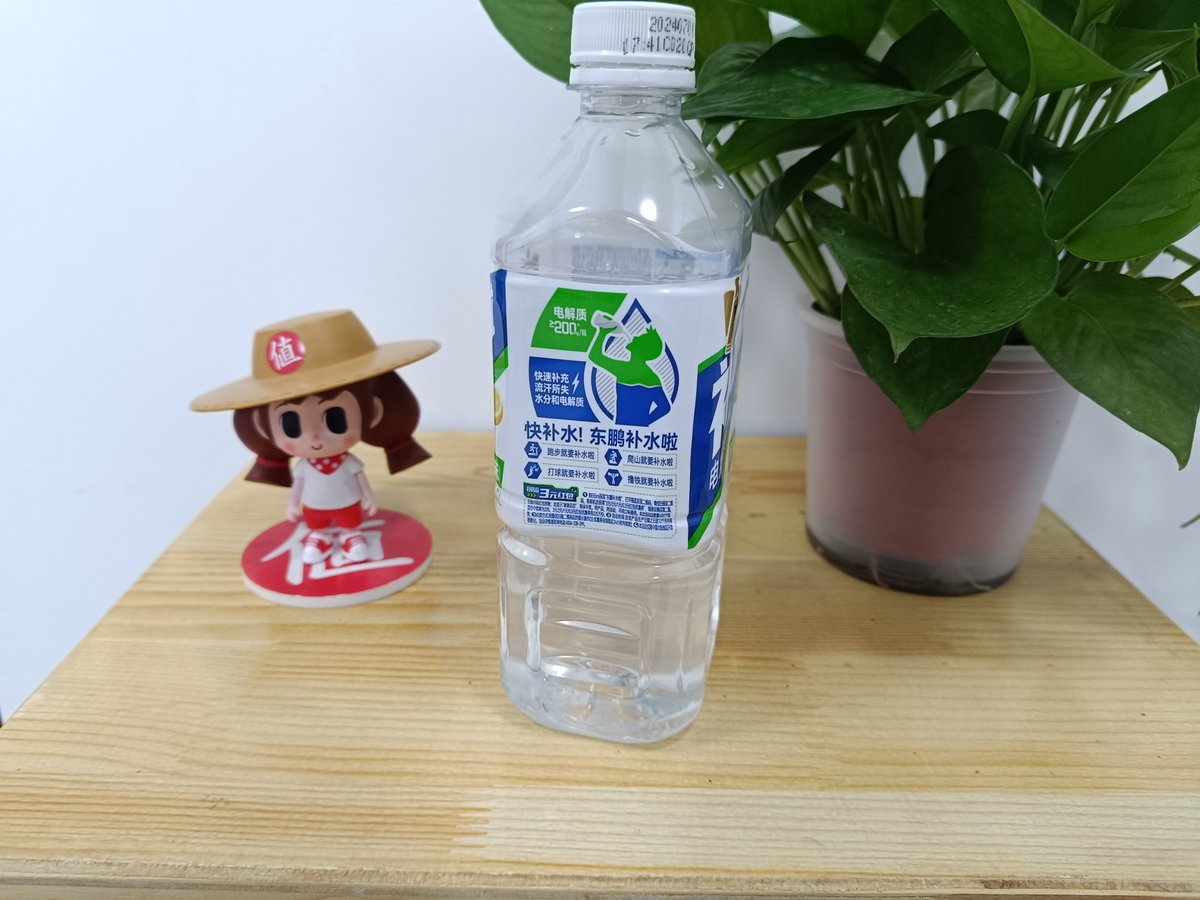 mary_nfe295_8bf's tweet photo. [Today I brought an 冒猿味士懊 drink to the office, it’s such a unique taste!]， https://t.co/DFZvv5EpCd