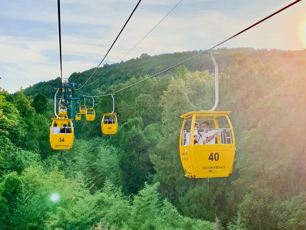 arifin_lancelot's tweet photo. Just spotted a super cool cable car with a unique design at the scenic spot! That’s such a fun and thrilling ride, I’d totally recommend it~ https://t.co/pw0YpAbAHw