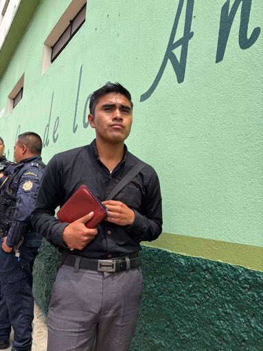 YoelDeLeon23's tweet photo. Predicador evangélico y con la biblia en la mano.

Nada más que decir. https://t.co/QFfC4Ph7WD https://t.co/3yjawuiglE