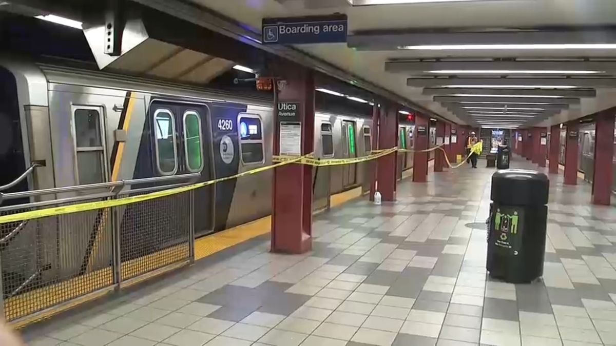 abc7newsbayarea's tweet photo. Man dragged to death after bag caught in doors of NYC train in Brooklyn https://t.co/JzvxvLnrof https://t.co/IGSVkYC5G8