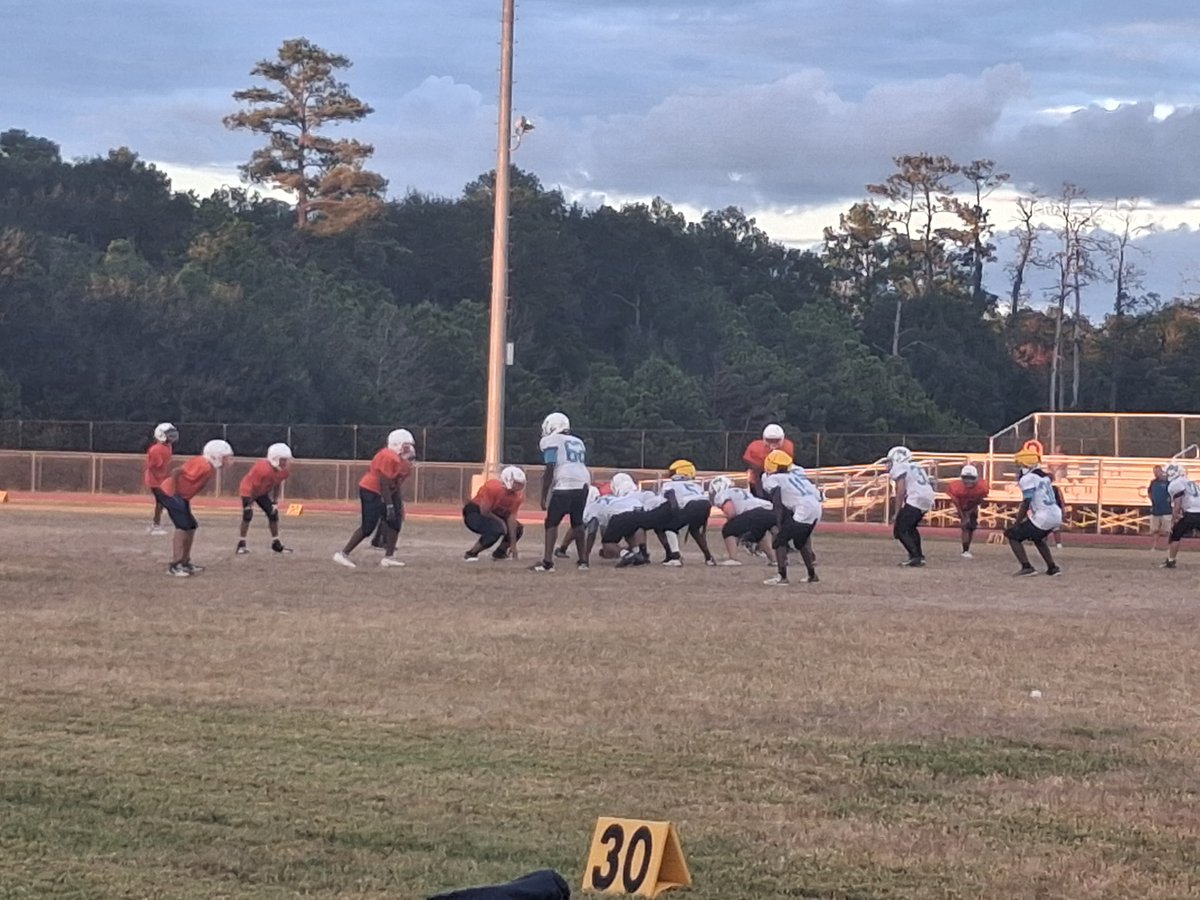 SpringISDAthl's tweet photo. Middle School Football in Spring ISD is underway tonight! https://t.co/RGK6Ghg6B7