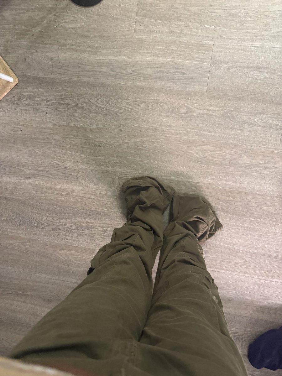 MauryBooo's tweet photo. @FashionNova at it again with the false advertisement!! Different color, different style, waist looks like men’s pants. Hate it here https://t.co/8Jr5y0H37V