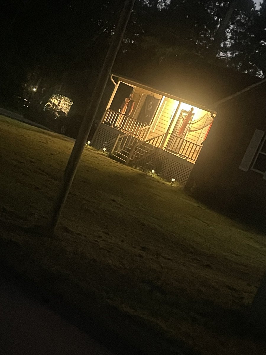 cccran1k's tweet photo. bra i smoke and this nigga house start jumpscaring me https://t.co/swjPokZcZg