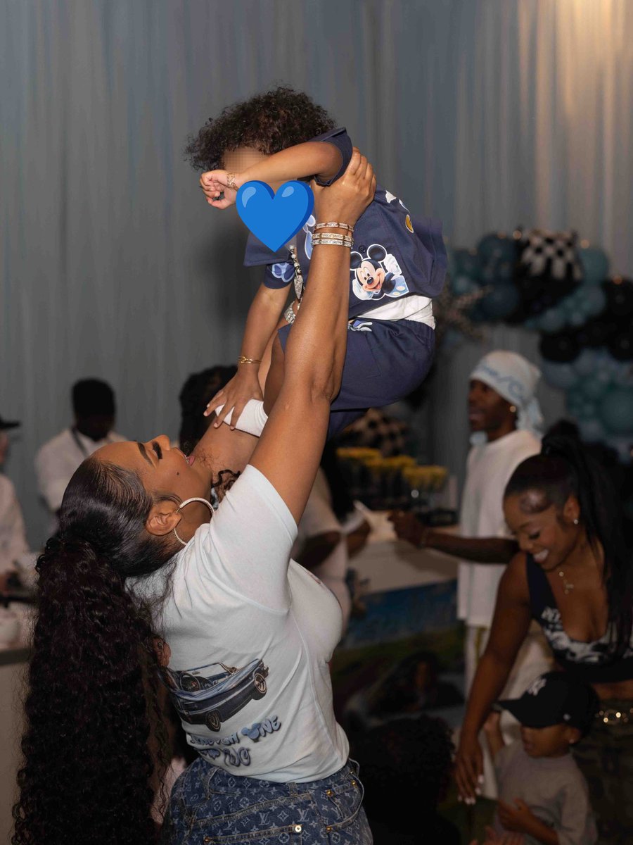 wavecheckers's tweet photo. Nelly &amp; Ashanti with their son 💙 https://t.co/z4XFJCw3p7