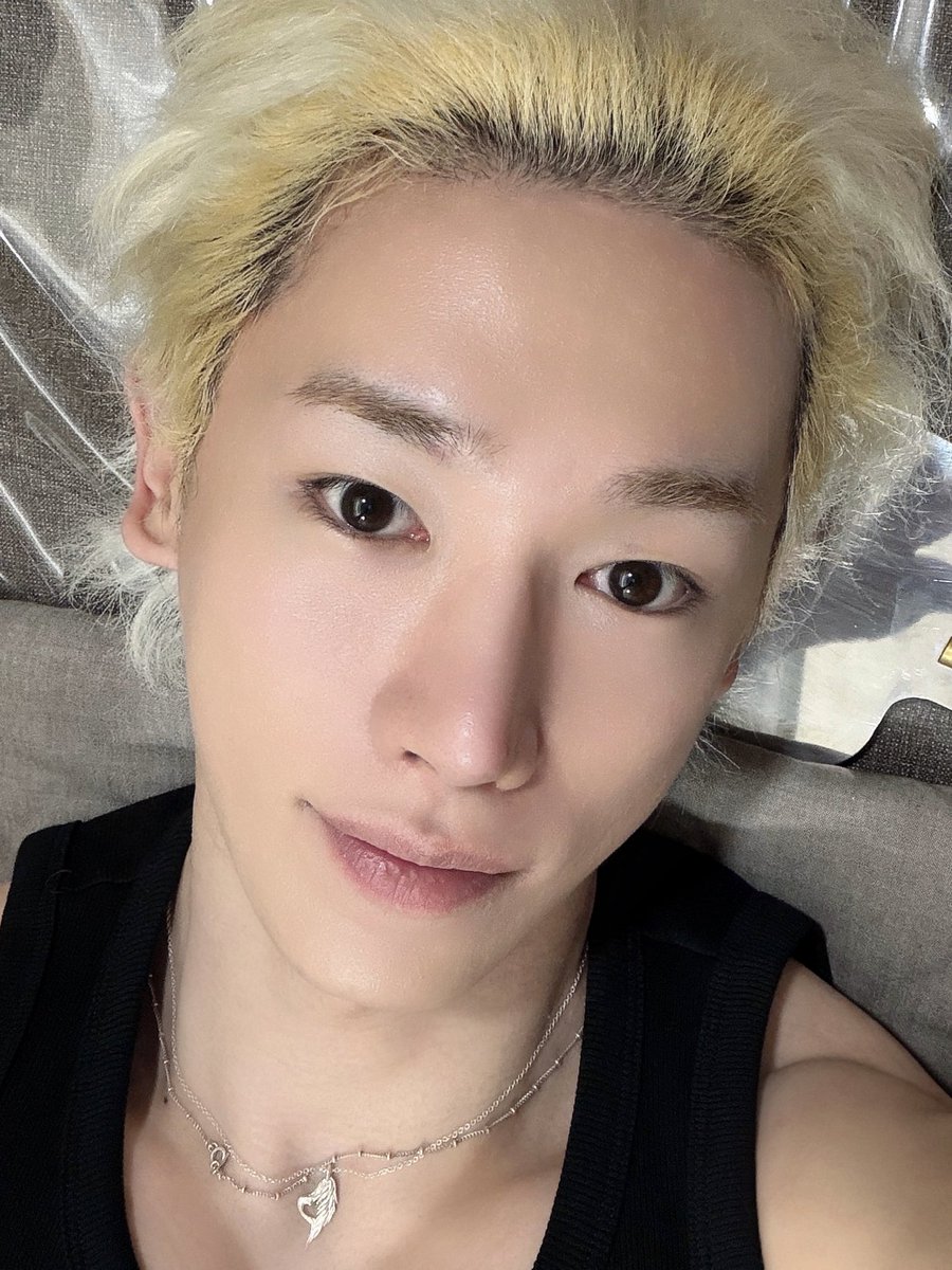 MyBGubTUQ90Almw's tweet photo. 원호~위니 굿모닝! 잘 잤나요? 오늘도 웃음이 가득한 멋진 하루 보내세요~🐰🫶
何か毎日バタバタで疲れ溜まってる感じが…でも~ウォノ補給で今日も乗り切るぞぉ~😁
みんな~今日も素敵な１日を~🐰🫰
오늘도 사랑해.하트💙
#AlwaysWithWonho
#위니는_늘_원호곁에 
#원호 #WONHO #ウォノ
@official__wonho https://t.co/BcV7QcOmBv