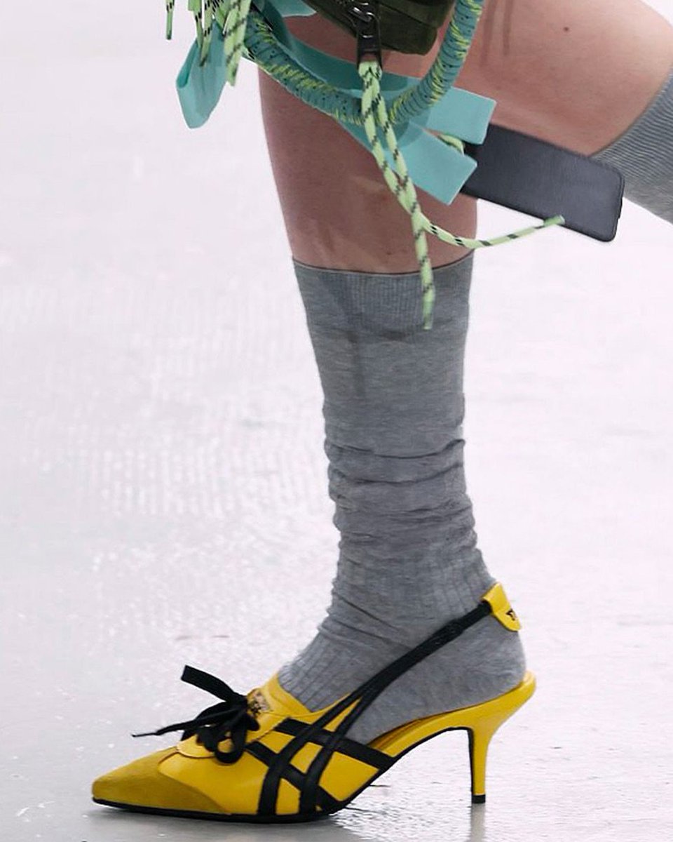 cutesleept's tweet photo. Ini Onitsuka Tiger heels lucu banget... Tapi aku belum nemu di toko oren 😭 Nunggu banget dijual di toko sneakers yang rajin update koleksi Onitsuka di sini

https://t.co/P6ubHCcwuy https://t.co/5tTjth0DCC