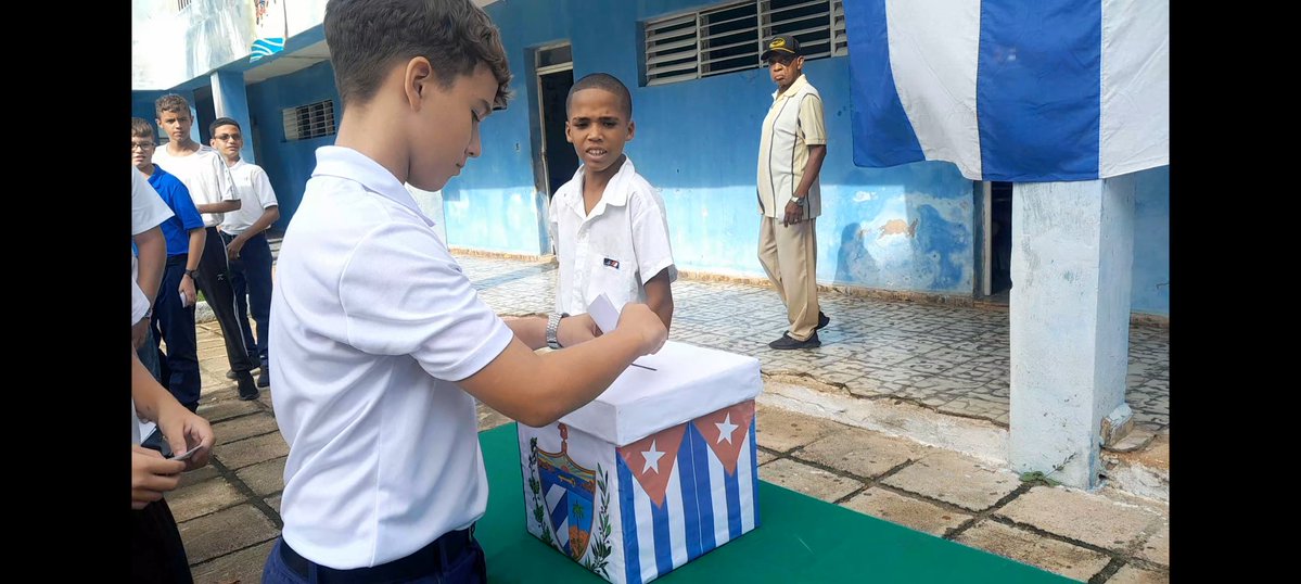alexeimc68's tweet photo. Pioneros cardenenses desarrollaron las elecciones con las que eligieron a los estudiantes que los representarán a nivel de destacamento y colectivo. La jornada se convirtió en momento de alegría y compromiso.
#MatancerosEnVictoria. https://t.co/Bx4b92HSse