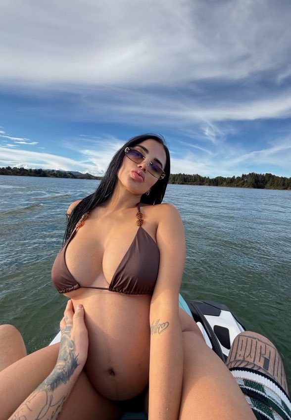 iconicooooo's tweet photo. Karina García 🤰🥺 https://t.co/JQnUa7WoZ3