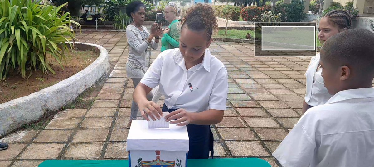 alexeimc68's tweet photo. Pioneros cardenenses desarrollaron las elecciones con las que eligieron a los estudiantes que los representarán a nivel de destacamento y colectivo. La jornada se convirtió en momento de alegría y compromiso.
#MatancerosEnVictoria. https://t.co/Bx4b92HSse
