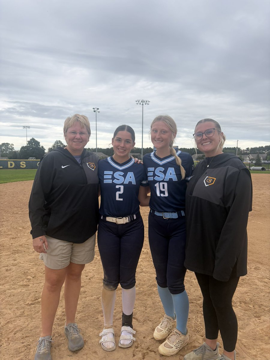 LaneBartels2028's tweet photo. Thank you @BlugoldCoachH and @place_abbey72 for a great camp this past Saturday! It was great to have one on one time with current @UWECSoftball players as well as play live scrimmages and learn new drills! https://t.co/9SiK2LgpEV