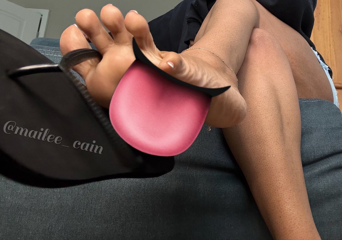 maileecain's tweet photo. just a tease for #toesday 😉 if you want the full photo &amp; video set check my link tree 🌳 

toes feet soles footfetish milf flipflops https://t.co/2GFys6XOds