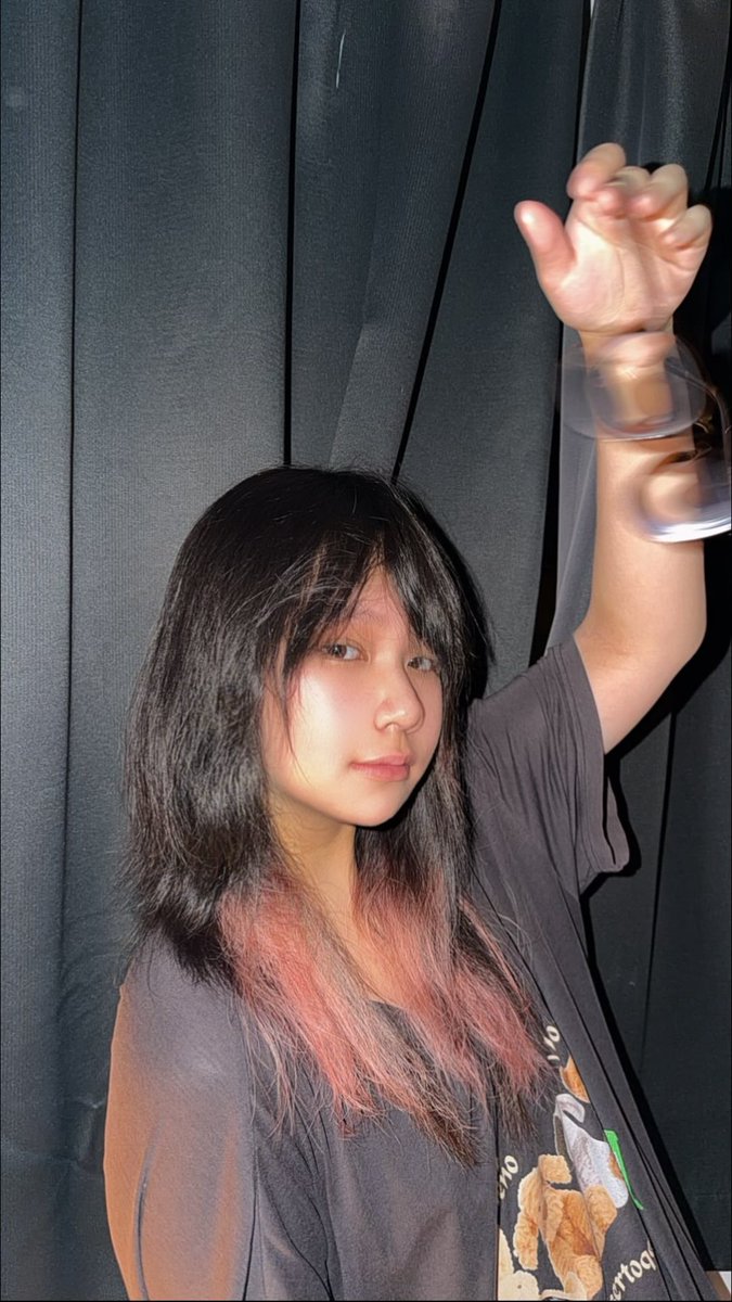 Sherry0502l's tweet photo. 产出一些神奇小照片 #wlw https://t.co/3FuODL7FvS