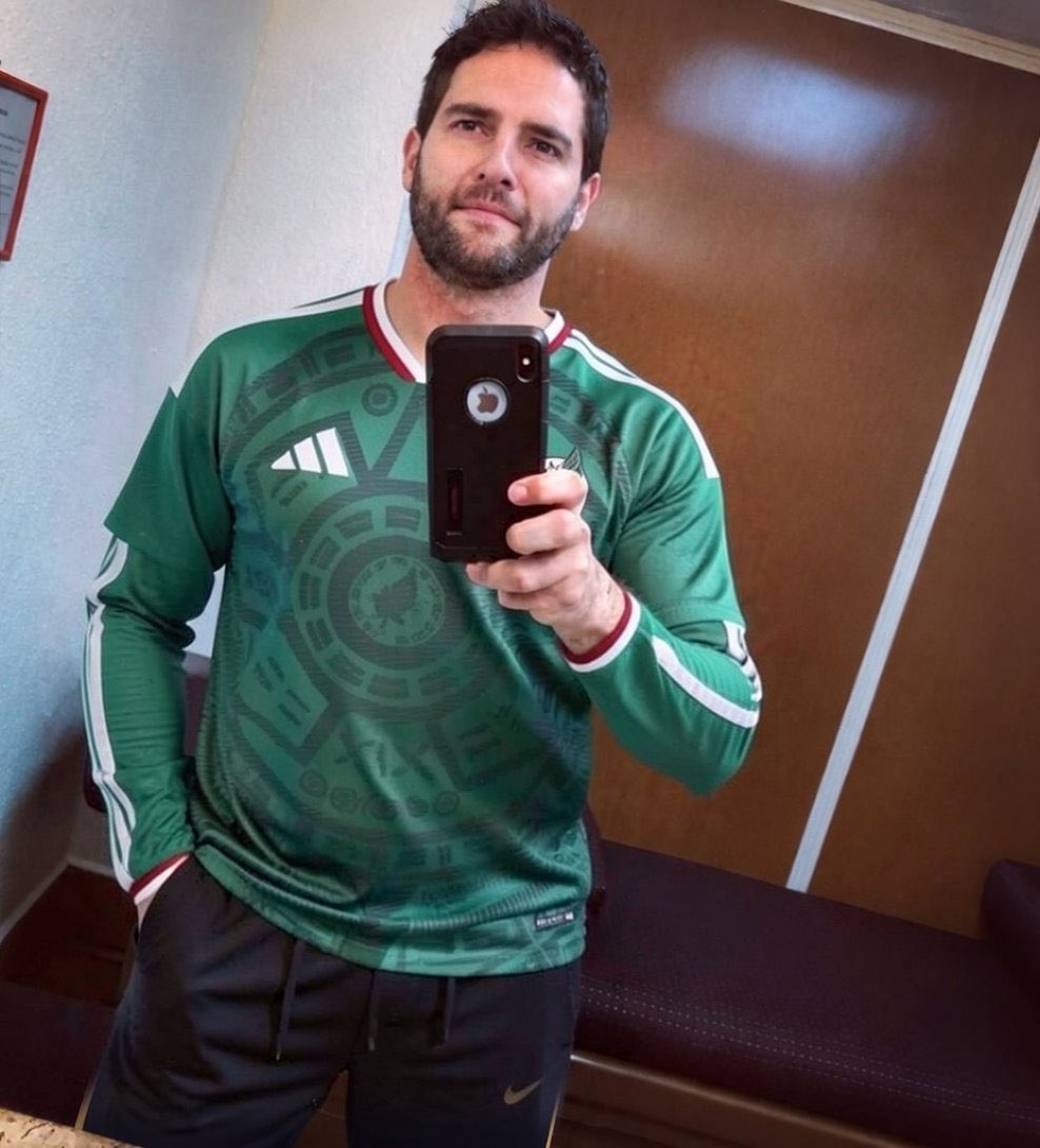 HopeBeatles's tweet photo. Nuestro FIFA fav ♥️ 🇲🇽 
¡Vota x Memo! 🖖🏻
#LaCasaDeLosFamososMx https://t.co/nvMJND7eVf