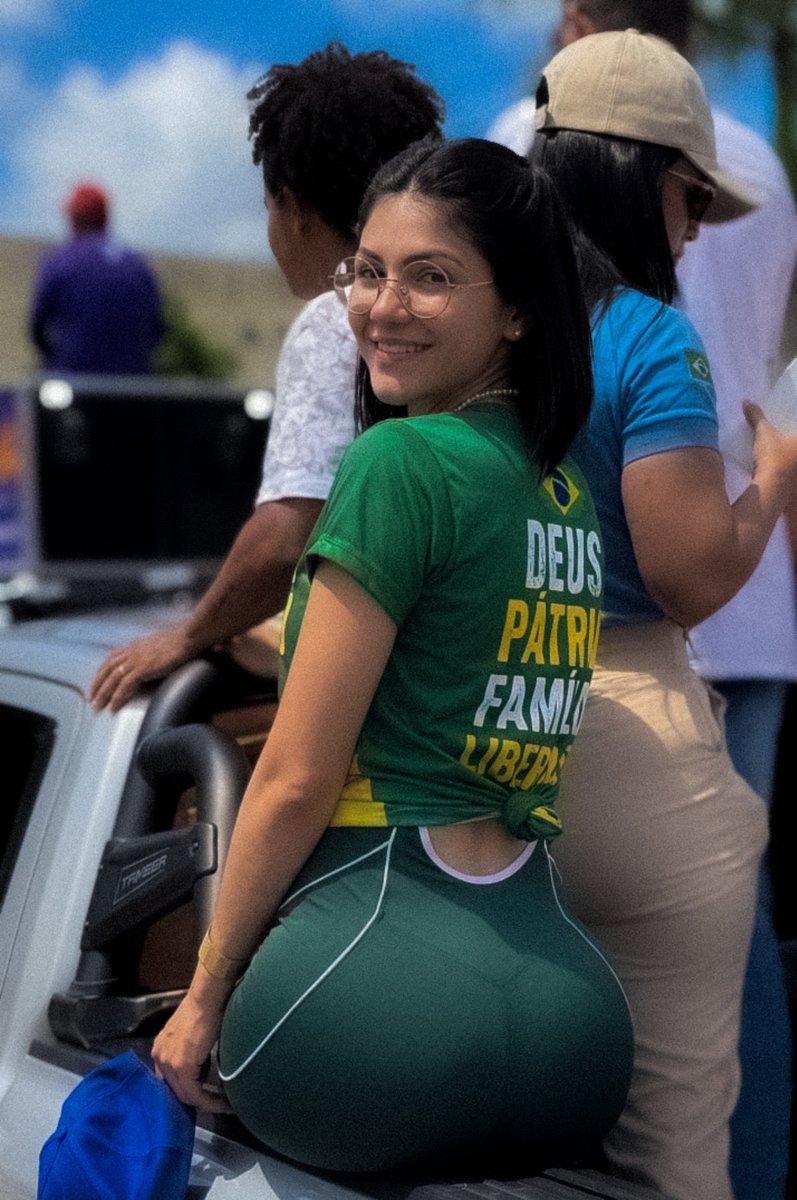 VaroasRebanho's tweet photo. Tecnologia, inovação no campo e segurança: as parcerias com Israel sempre trouxeram avanços concretos ao Brasil. Como destacou Bolsonaro, laços sólidos com nações democráticas fortalecem nosso futuro. 2026 será o momento de reafirmar essa união e diplomacia séria. 🇮🇱🇧🇷 https://t.co/DMNvHGH63P