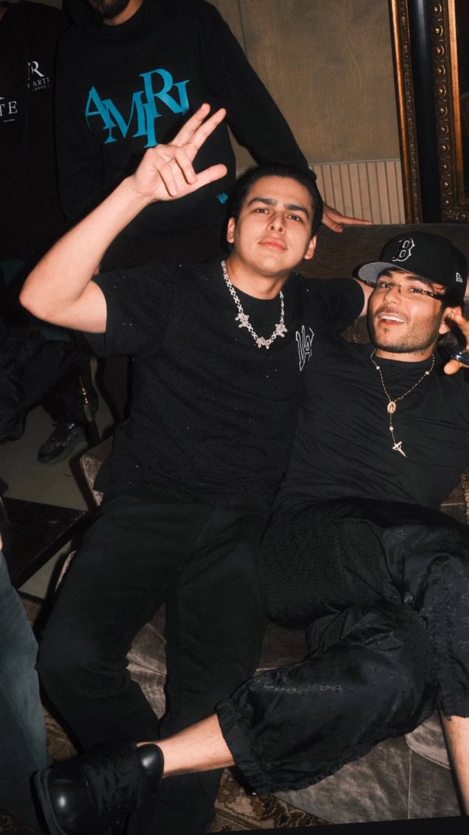 TitoDoublePHQ's tweet photo. Tito Double P junto a Lonche de Huevito. https://t.co/au1QkiTWU6