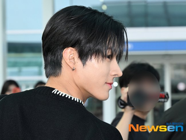 deobimom's tweet photo. #ERIC #에릭 MEDIA PHOTOS on the way to paris fashion week with YOHJI YAMAMOTO ♡

✨️ thread ✨️ https://t.co/yVoO8rQHHs