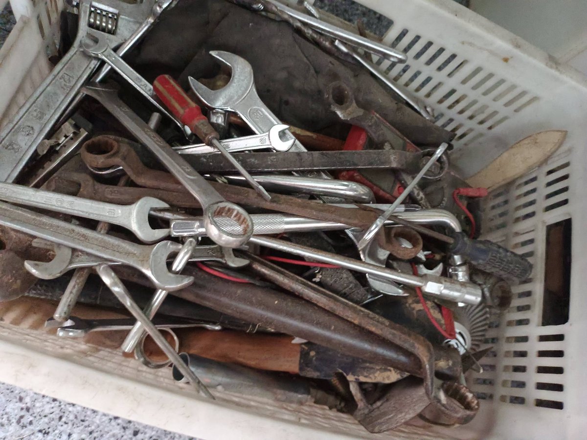 mary_youn_1_cfe's tweet photo. Just found a weird tool set with items like yong, tong, shun, jiao, xie in a dusty old shop—total mystery! https://t.co/dfazgsFsfl