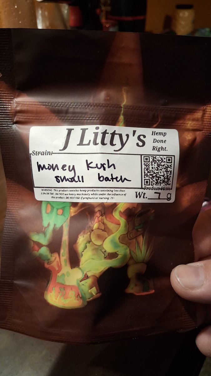 DaN4_ThE2_MaN_0's tweet photo. 💣🔥Money Kush🔥💣
Smell in the bag is Stout, Musky & Berries. Ground up brings out a Savory Funk of Cedar and Cloves. It taste Herbal, Toasted Nuts & Earthy with a mild Sweet aftertaste! All in all 10/10.
Need i say more about the bud size! Dank Buds that smell and taste amazing!!! Bought another zip!
@JLittys @lala420tokes2 
Happy 💚420💚