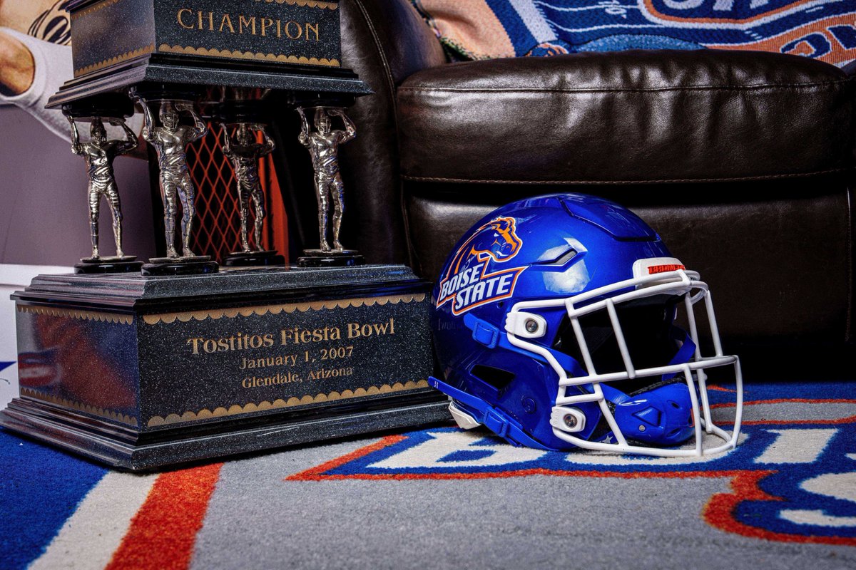 BroncoSportsFB's tweet photo. 𝙏𝙝𝙚𝙧𝙚'𝙨 𝙖 𝙡𝙤𝙩 𝙤𝙛 𝙝𝙞𝙨𝙩𝙤𝙧𝙮 𝙞𝙣 𝙩𝙝𝙞𝙨 𝙡𝙤𝙜𝙤.

#BleedBlue | #BuiltDifferent https://t.co/DlgZ5mT123