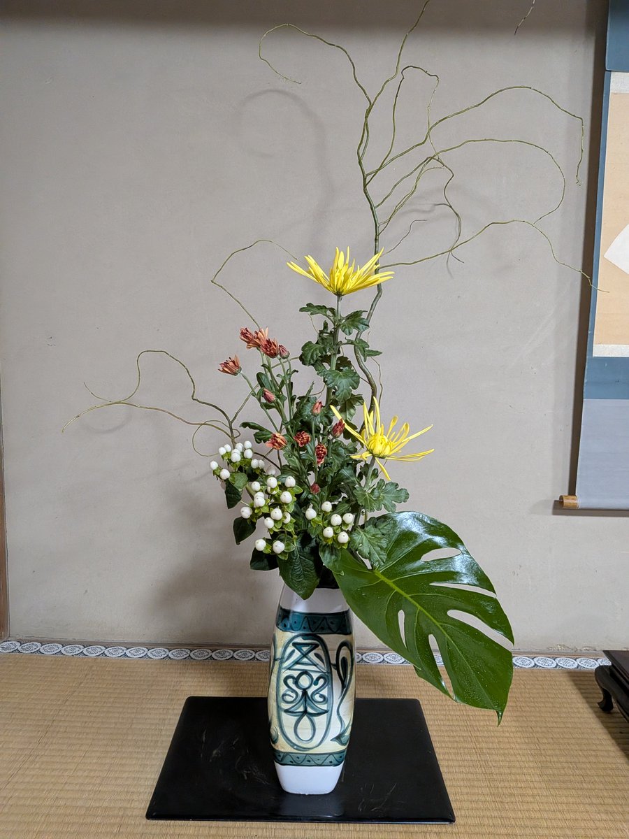 Jona3Lynn's tweet photo. 初めての投げ入れ
一枚目：私
二枚目：先生の手直し
やっぱすげぇや https://t.co/4ZS6HYzuJu