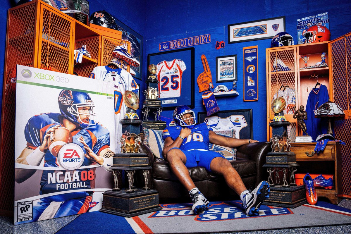 BroncoSportsFB's tweet photo. 𝙏𝙝𝙚𝙧𝙚'𝙨 𝙖 𝙡𝙤𝙩 𝙤𝙛 𝙝𝙞𝙨𝙩𝙤𝙧𝙮 𝙞𝙣 𝙩𝙝𝙞𝙨 𝙡𝙤𝙜𝙤.

#BleedBlue | #BuiltDifferent https://t.co/DlgZ5mT123