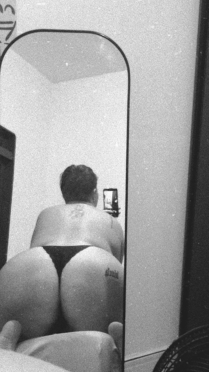 calzzee's tweet photo. boa noite 🌙 https://t.co/tL20AOgmY2