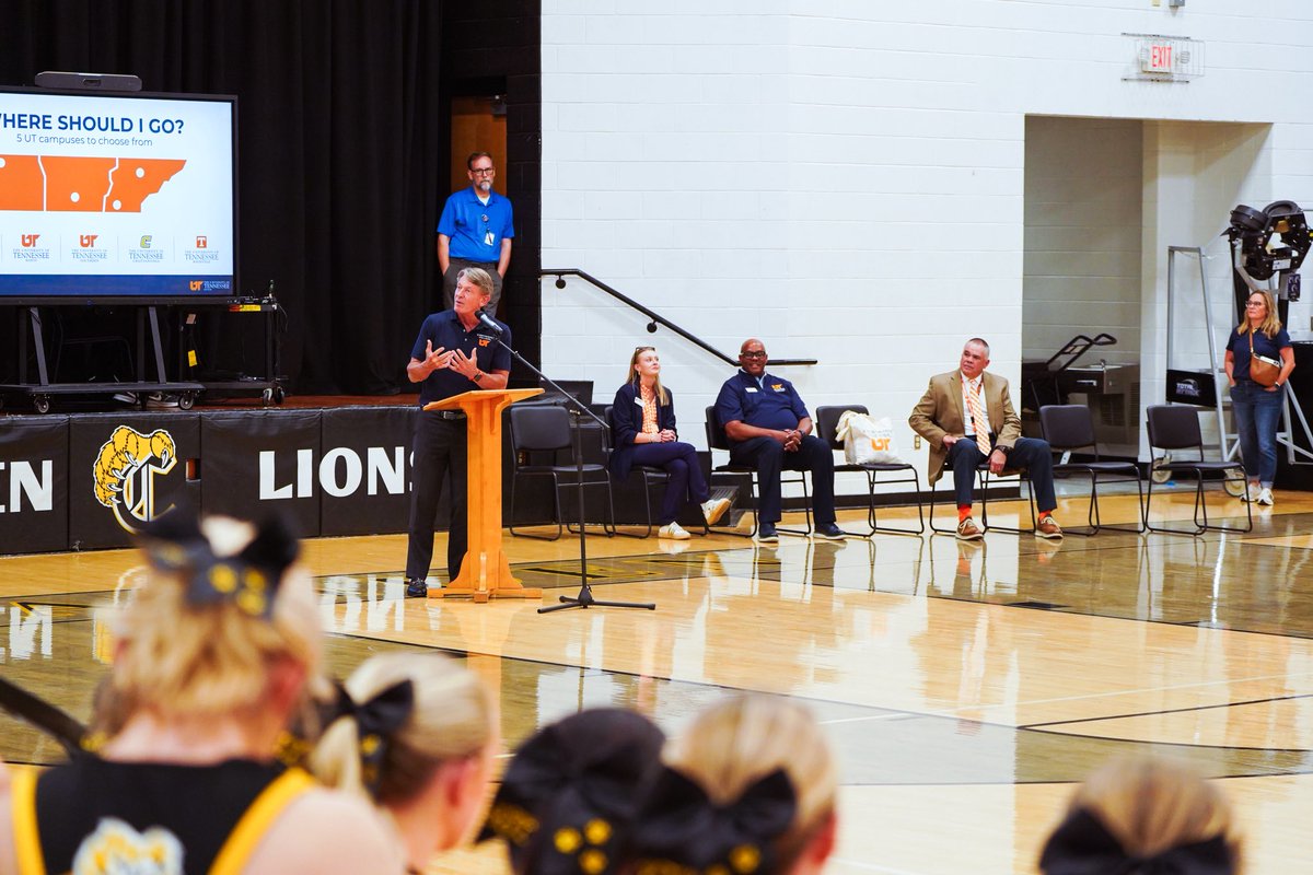 UTSystemNews's tweet photo. The future starts with imagining what’s possible.  

That’s what today was all about with @UTMartin Chancellor Yancy Freeman at four schools across three West Tennessee counties: helping students think big about where a college degree can take them.

Find your UT! https://t.co/ZgwQ8aRuv4
