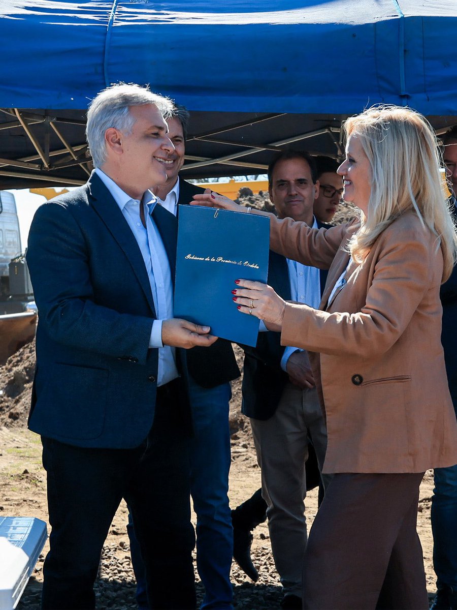 MartinLlaryora's tweet photo. Tal como sucede en otras partes del mundo, estos espacios forman parte de las universidades para que la comunidad académica pueda desarrollar emprendimientos que a futuro se conviertan en empresas de vanguardia tecnológica. 

Eso queremos para #RíoCuarto y para toda nuestra provincia: una #Córdoba que agregue valor, acompañe a quienes emprenden y genere trabajo a partir del talento de nuestra gente.

Estamos muy contentos de comenzar esta obra. Quienes valoramos la #educación sabemos que Córdoba se está preparando no solo para liderar en la Argentina, sino también para convertirse en una referencia educativa, productiva y de innovación en América Latina.

#HacerParaCrecer