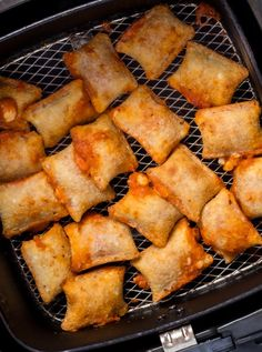 katsum1ght's tweet photo. 🚨| BREAKING: Katsuki Bakugou took his pizza rolls out of the air fryer, but they were not done yet. He will give them 2 more minutes to crisp. https://t.co/uCn5wBRuKt