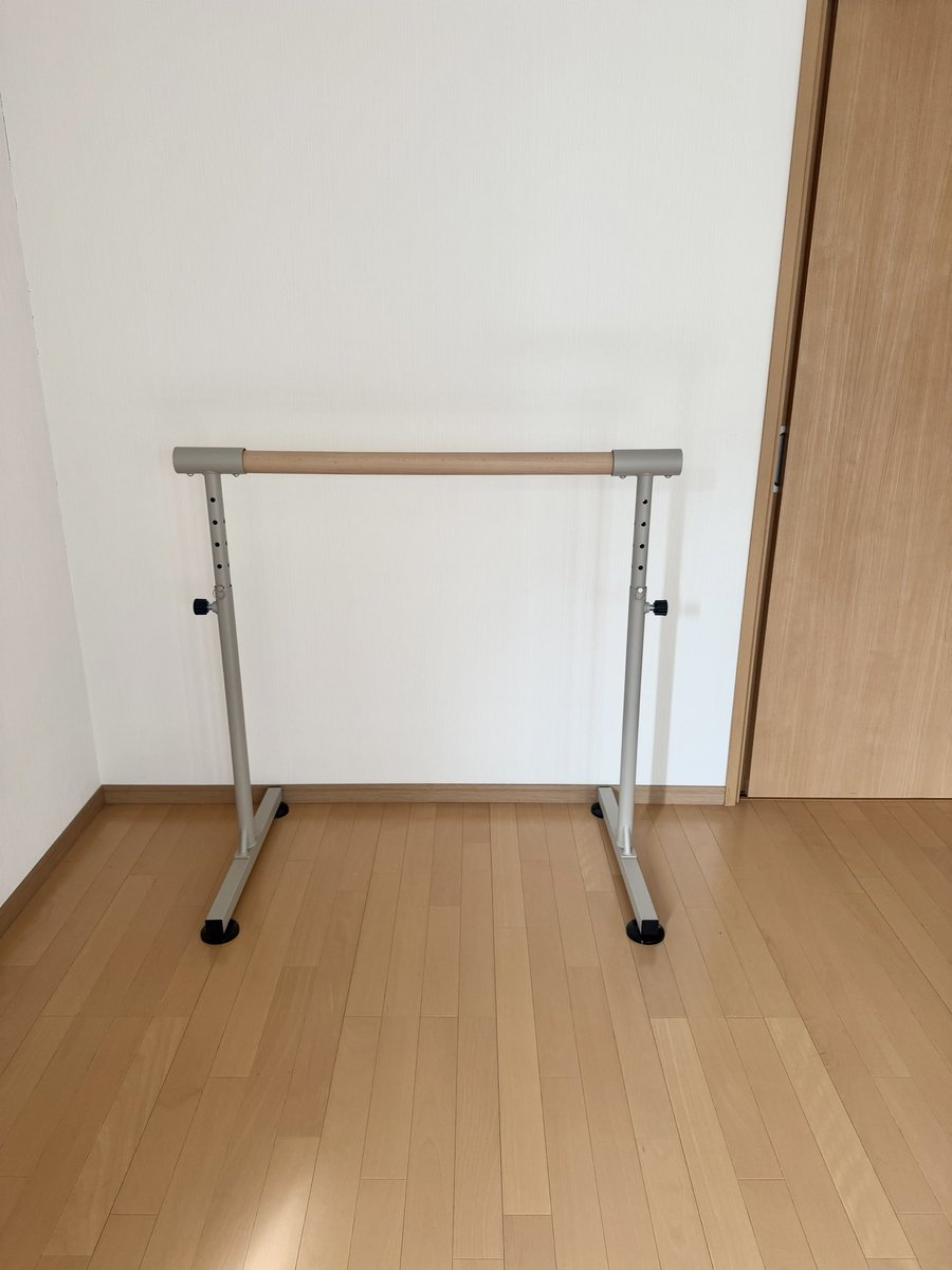 amr37s1's tweet photo. 思い切って、自宅用のバーを購入。
バーがあると気分上がる！！
バレエは通わなくても自分でレッスン組めるからお家でコツコツやる🩰 https://t.co/mi94cQmhol