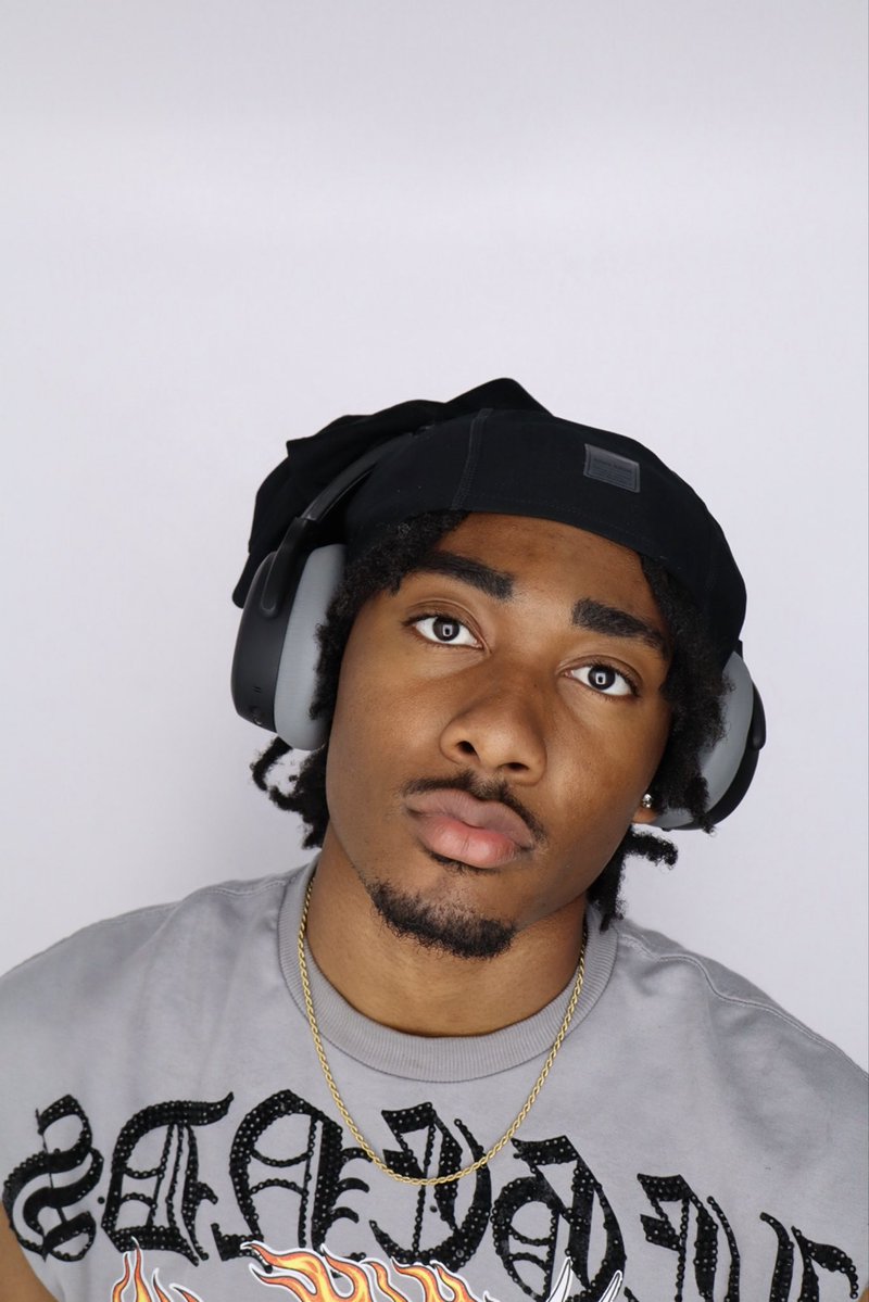 jdnwave's tweet photo. Serious vs goofy vs staring contest https://t.co/k5mcyyuzXO
