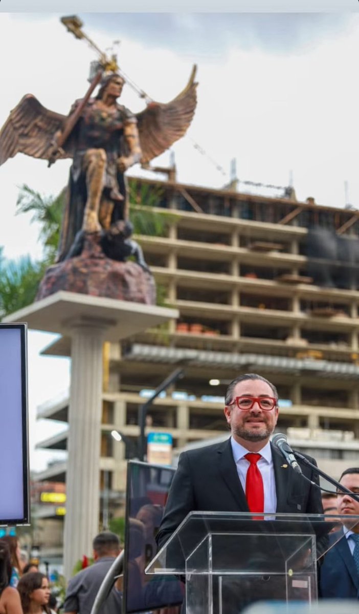 EnverConde's tweet photo. Que San Miguel Arcángel siga bendiciendo las manos de @mundodejosue, a nuestro municipio #Baruta 🍃 y a todo el país 🇻🇪! https://t.co/or5EDu3tXC