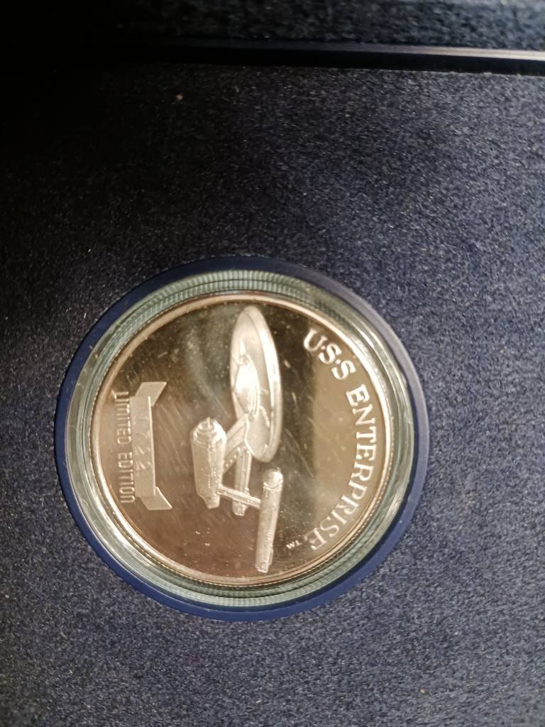 MG12022's tweet photo. Bought this 1991 Star Trek 25th Anniversary 1oz .999 Fine Silver Enterprise round complete with its matching COA (#1722) and original box.
Paid $73.45 CAD out the door while silver spot was at $98 CAD. 🪙🚀
#StarTrek #Silverbugs #SilverStacking #Numismatics #PreciousMetals https://t.co/Urtyc4ihBE