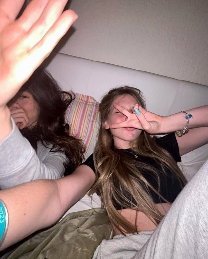 Trealest_bunnii's tweet photo. want a boyfriend that i can share with my bestiee 💔🥹 https://t.co/3tJ4h5Jywi
