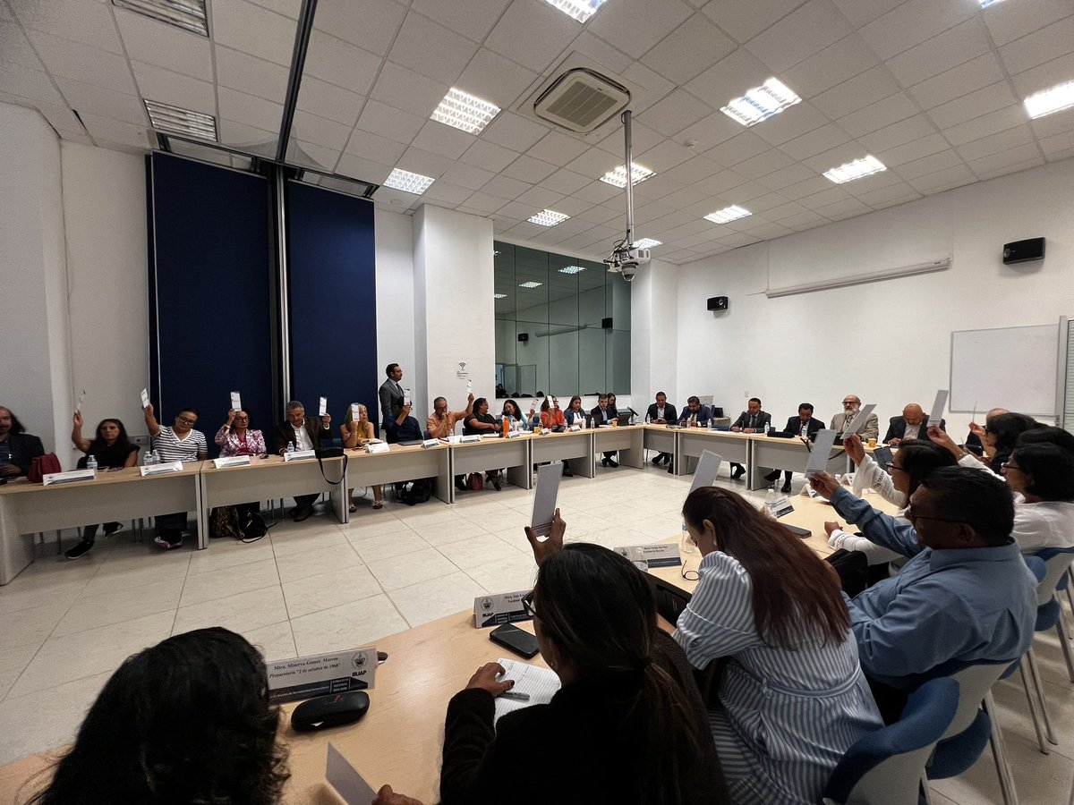 AuraBuap's tweet photo. 📖🦾 ¡𝗕𝗨𝗔𝗣, 𝗟𝗜𝗦𝗧𝗔 𝗣𝗔𝗥𝗔 𝗟𝗔 #𝗜𝗔!

• 𝗖𝗼𝗻𝘀𝗲𝗷𝗼 𝗱𝗲 𝗗𝗼𝗰𝗲𝗻𝗰𝗶𝗮 𝗮𝗽𝗿𝘂𝗲𝗯𝗮 𝗔𝗿𝗾𝘂𝗶𝘁𝗲𝗰𝘁𝘂𝗿𝗮 𝗱𝗲 𝗖𝗼𝗻𝗳𝗶𝗮𝗻𝘇𝗮 𝗽𝗮𝗿𝗮 𝗹𝗮 𝗚𝗼𝗯𝗲𝗿𝗻𝗮𝗻𝘇𝗮 𝗱𝗲 𝗹𝗮 𝗜𝗻𝘁𝗲𝗹𝗶𝗴𝗲𝗻𝗰𝗶𝗮 𝗔𝗿𝘁𝗶𝗳𝗶𝗰𝗶𝗮𝗹.

Como parte de la visión impulsada por la Rectora, Dra. Lilia Cedillo, nuestra Máxima Casa de Estudios trabaja en la construcción de una ruta institucional con acciones concretas para definir el rumbo de la universidad frente al desarrollo y adopción de las tecnologías emergentes. 

🔗 @BUAPoficial | Más en: https://t.co/yEzBFz81ho