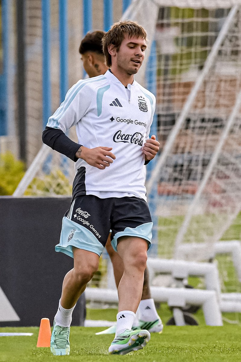 MastantuonoArg's tweet photo. 🇦🇷 Un poco de Franco Mastantuono en el entrenamiento de hoy.

📸 Getty Images / Marcelo Endelli / Juan Mabromata https://t.co/5xDxdzzkfF