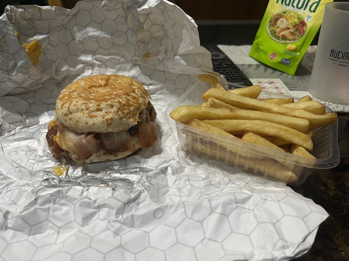 lvsperfectnow's tweet photo. qué fruta noble la hamburguesa https://t.co/oa2oC10X07