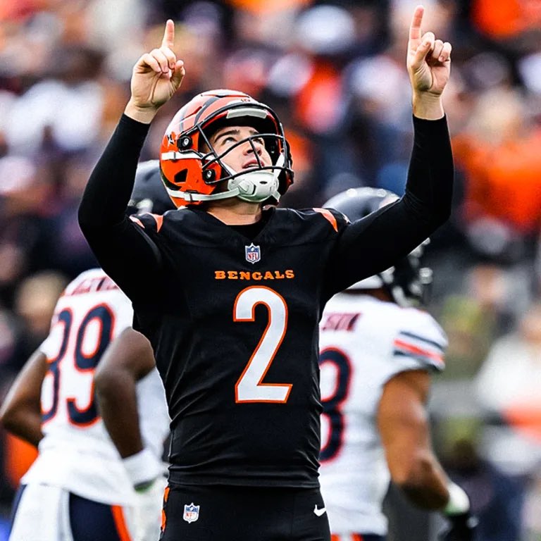 PPRFantasyTips's tweet photo. If your kicker is currently:
- Cameron Dicker
- Chase McLaughlin
- Ka’imi Fairbairn

Drop them &amp; pick up one of these guys:

1) Evan McPherson 
2) Will Reichard
3) Spencer Shrader
4) Ryan Fitzgerald https://t.co/nmHdSBwOJv