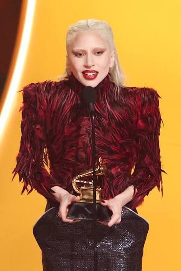 zuzupeepa's tweet photo. Don't know someone that looks more Targaryen than Gaga with bleached eyebrows and pearly white hair https://t.co/BzIe4YDZOf